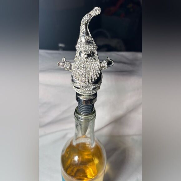 ☃️❄️☃️ New! Cherished Traditions Rhinestone Santa Wine Bottle Stopper - Picture 1 of 6